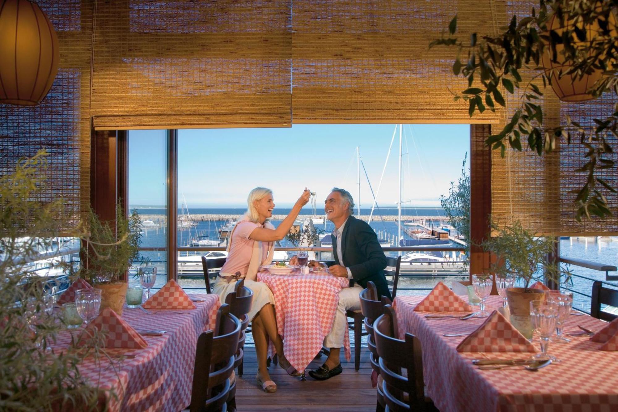 Yachthafenresidenz Hohe Duene Hotel Rostock Kültér fotó Restaurant