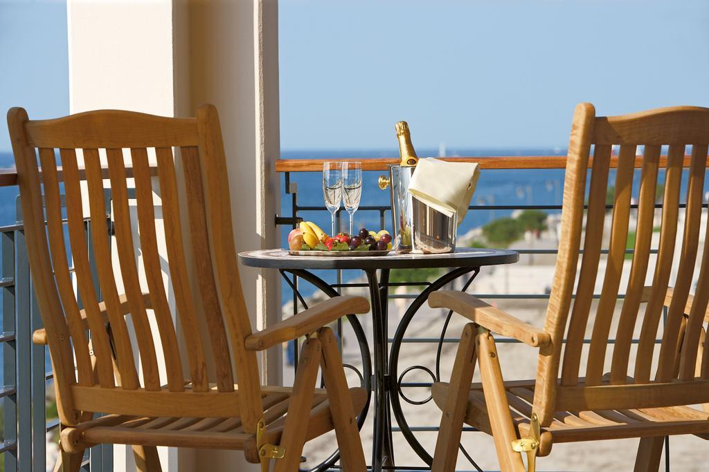 Yachthafenresidenz Hohe Duene Hotel Rostock Szoba fotó A balcony