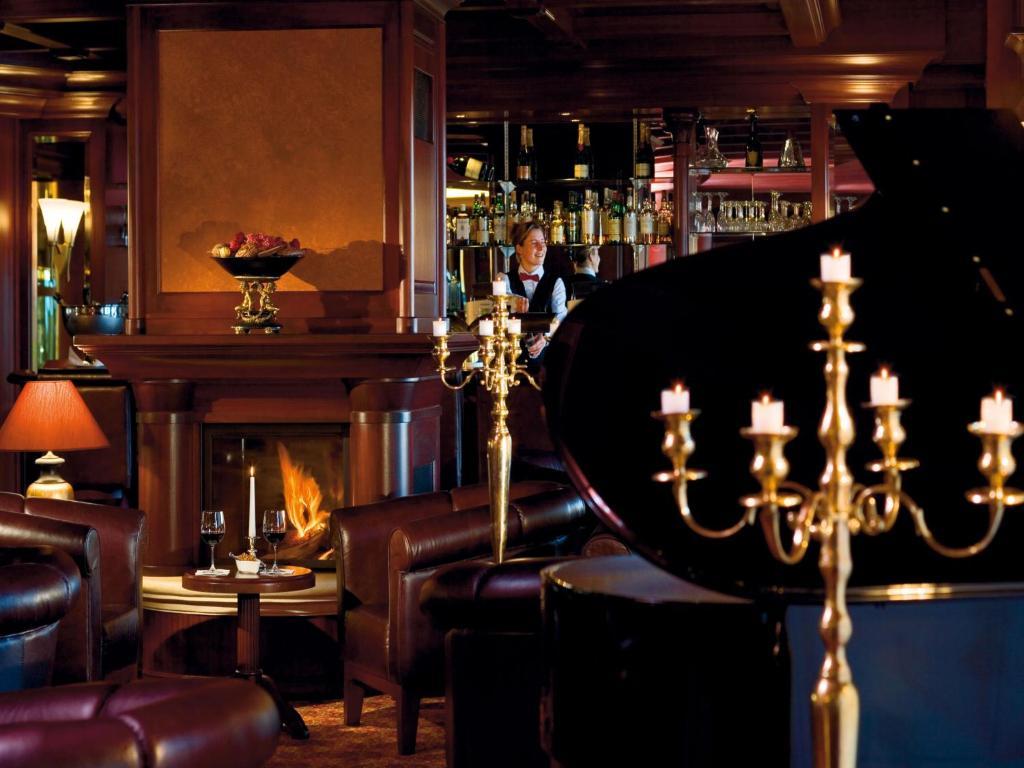 Yachthafenresidenz Hohe Duene Hotel Rostock Kültér fotó The bar at the St. Regis